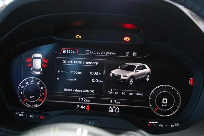 Chi tiết khoang lái và cụm đồng hồ