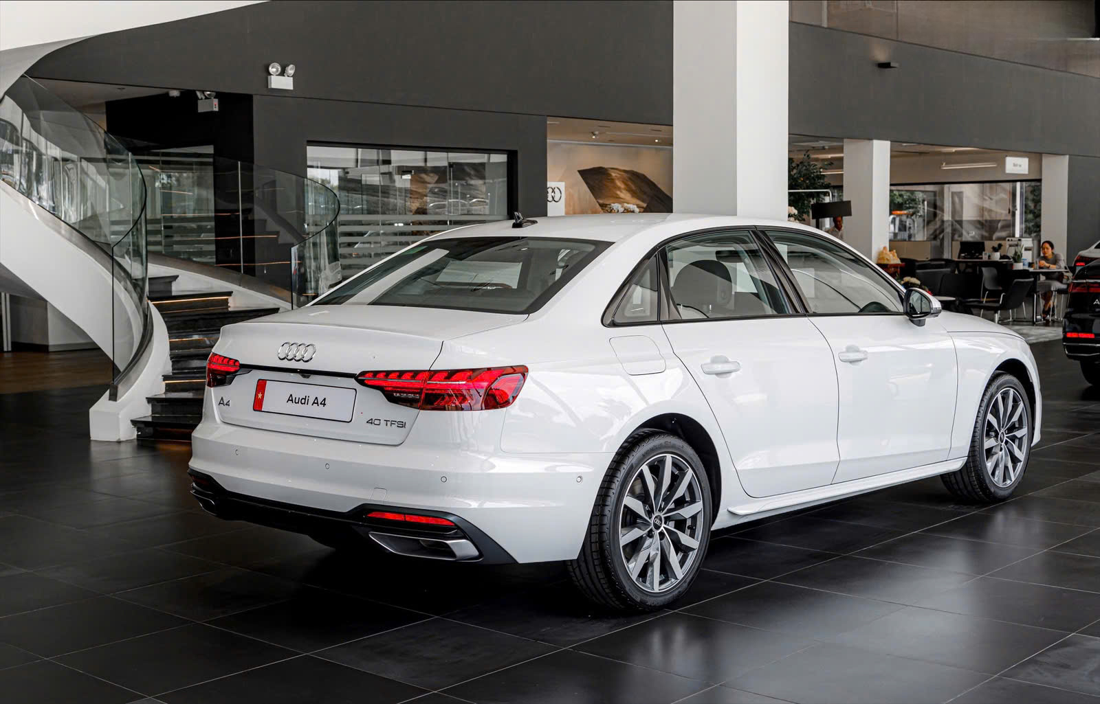 Hình ảnh khoang hành lý Audi A4