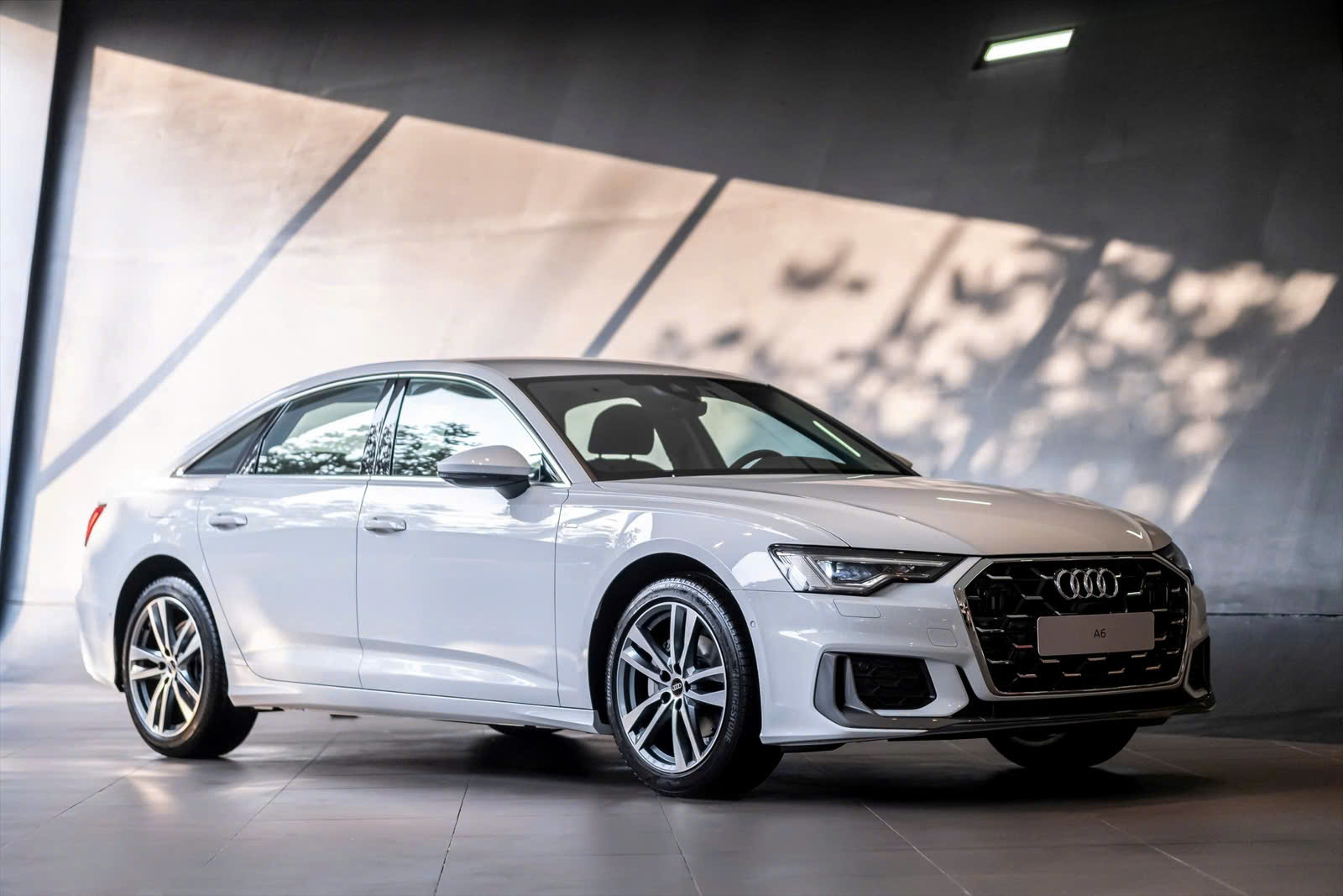 Hình ảnh Audi A6 từ góc bên