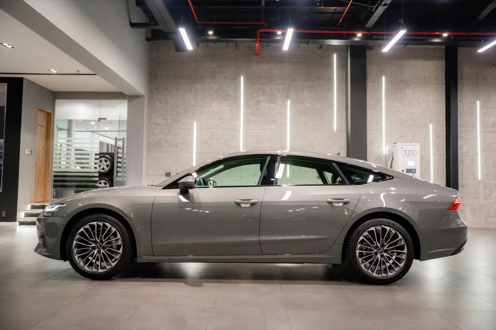 Hình ảnh đuôi xe Audi A7 với đèn hậu OLED