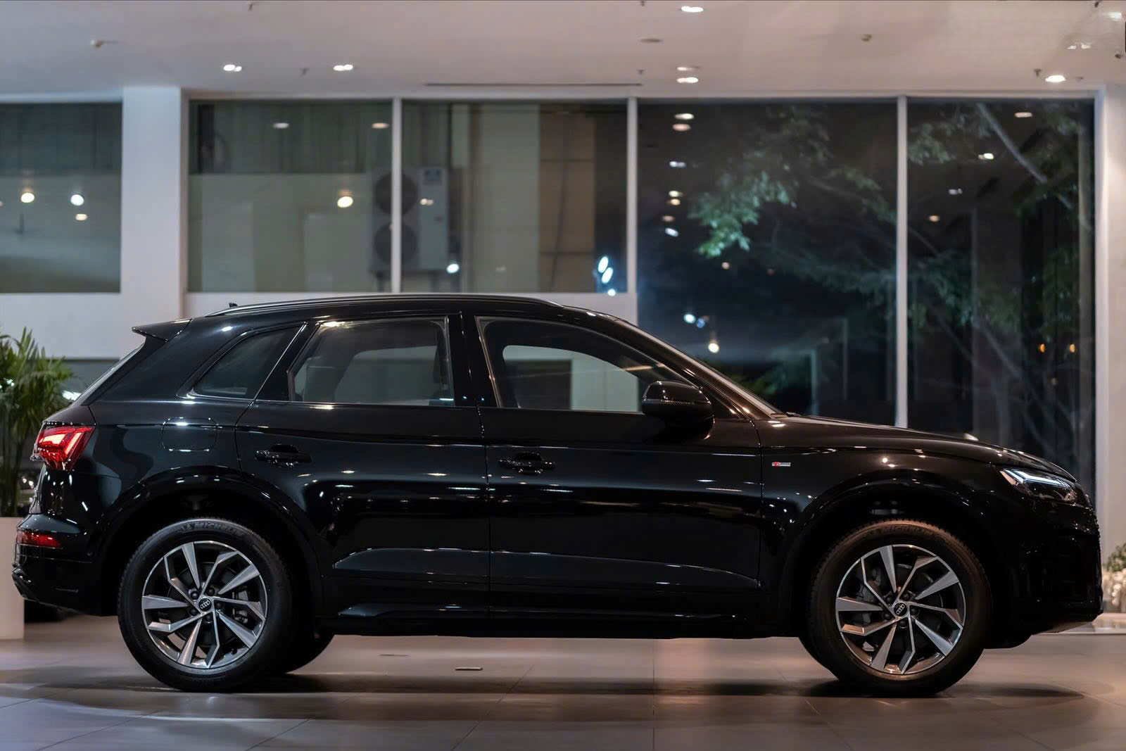 Hình ảnh chi tiết bánh xe hoặc hộp số