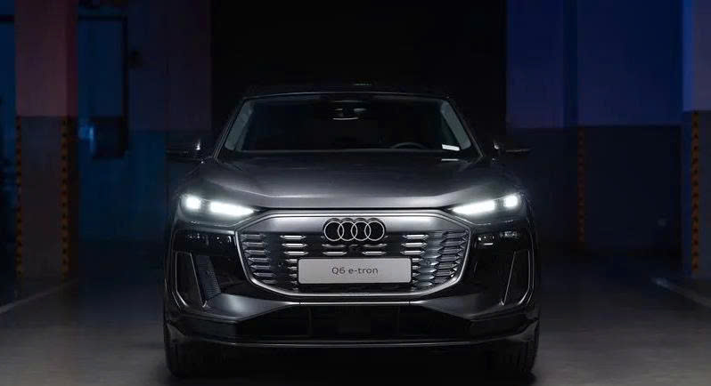 Hình ảnh đầu xe và lưới tản nhiệt Singleframe