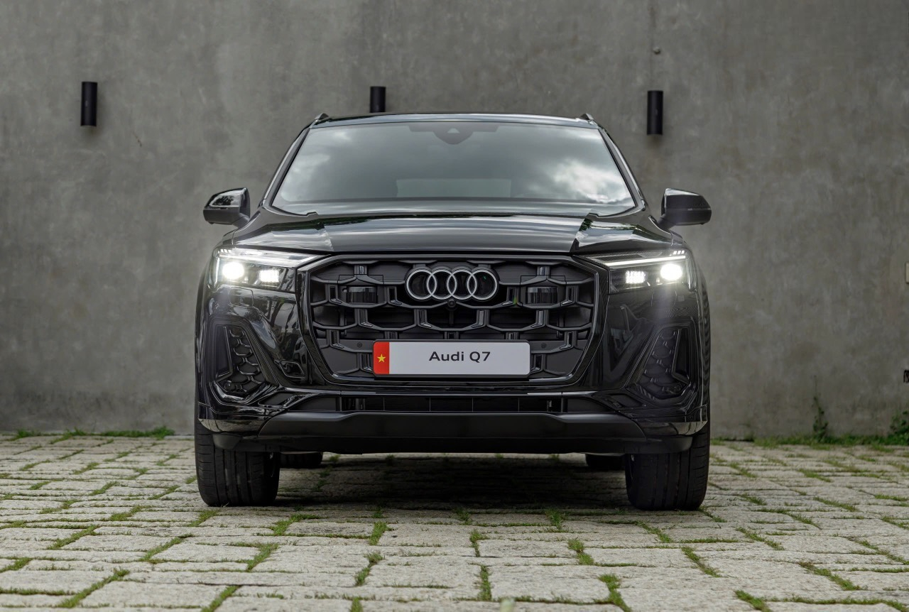 Hình ảnh ngoại thất tổng thể Audi Q7