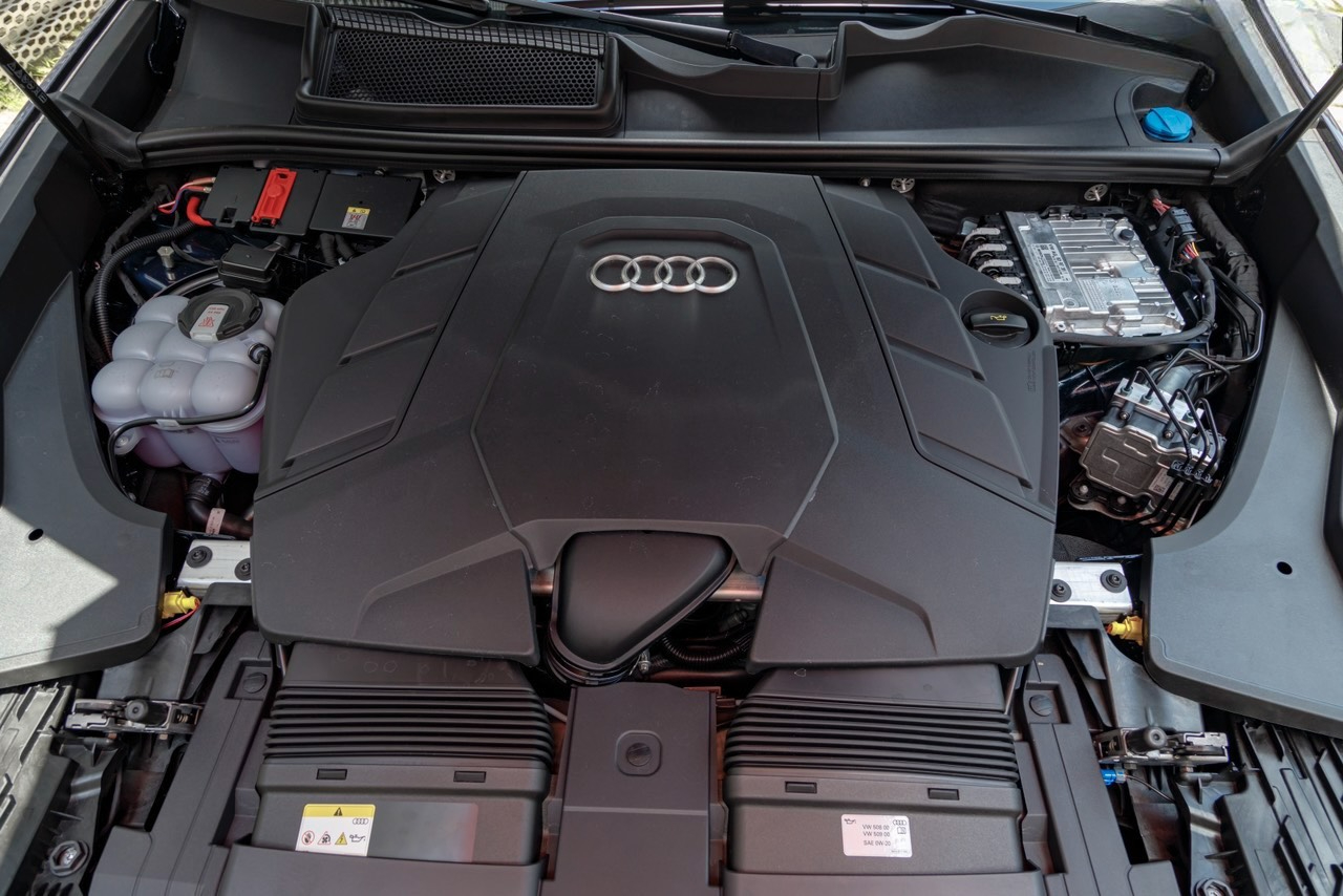 Động cơ V6 vận hành mạnh mẽ