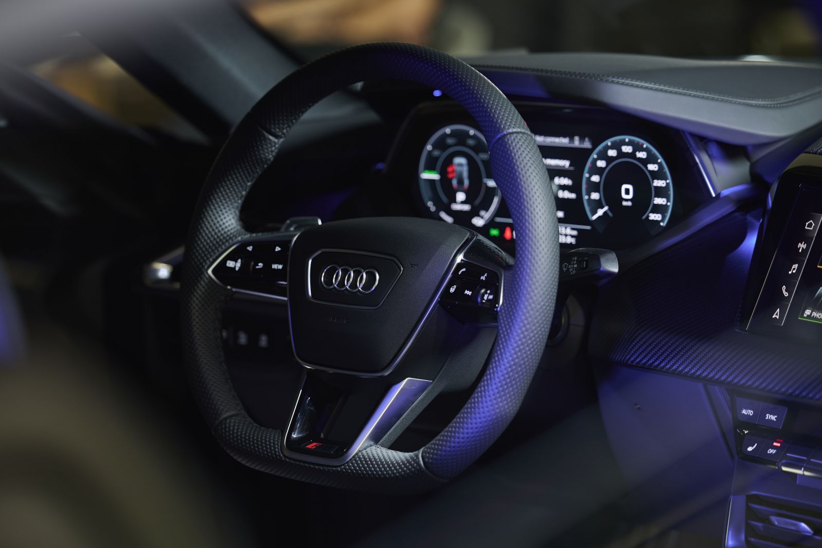 Khoang lái được thiết kế tập trung vào người lái