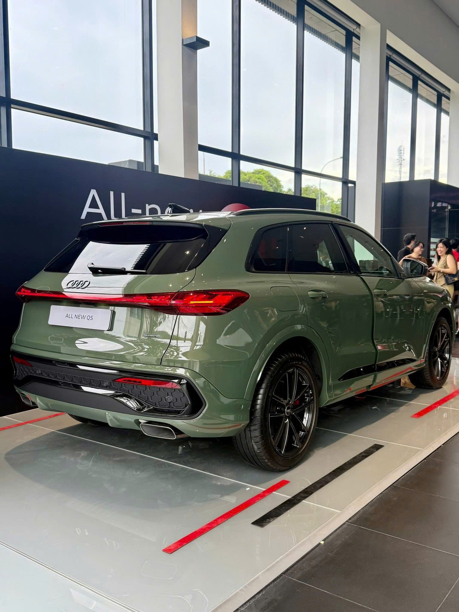 Chi tiết đuôi xe Audi Q5
